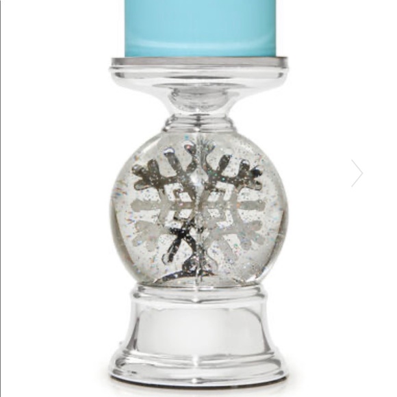 Bath & Body Works Other - GORGEOUS WATER GLOBE SNOWFLAKE PEDESTAL
3-WickCandle Holder